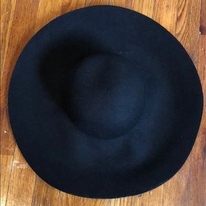 💯% wool wide brim hat 🖤